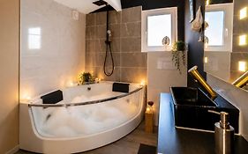 Jacuzzi Terrasse Centre Ville Narbonne Chambre 4
